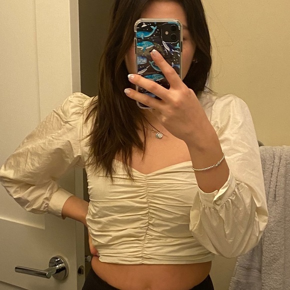 Aritzia blouse - Picture 9 of 9